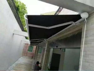 伸（shēn）縮（suō）雨篷