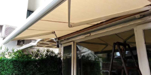 伸（shēn）縮遮陽雨篷